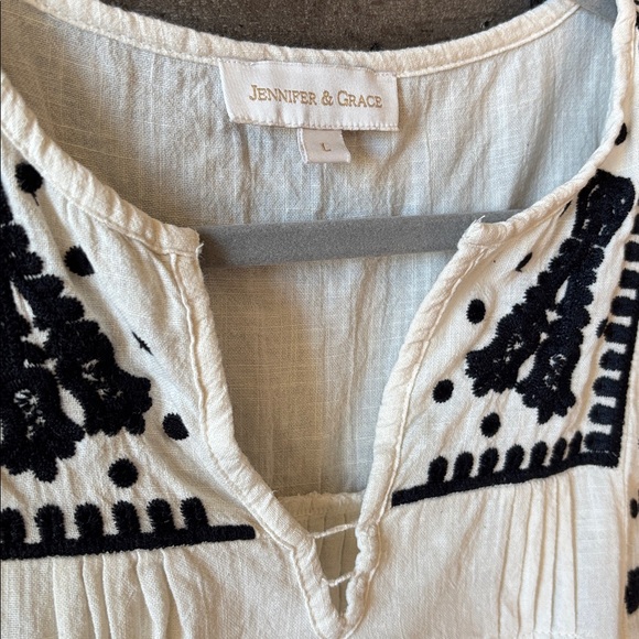 Floral designed top - Picture 3 of 8